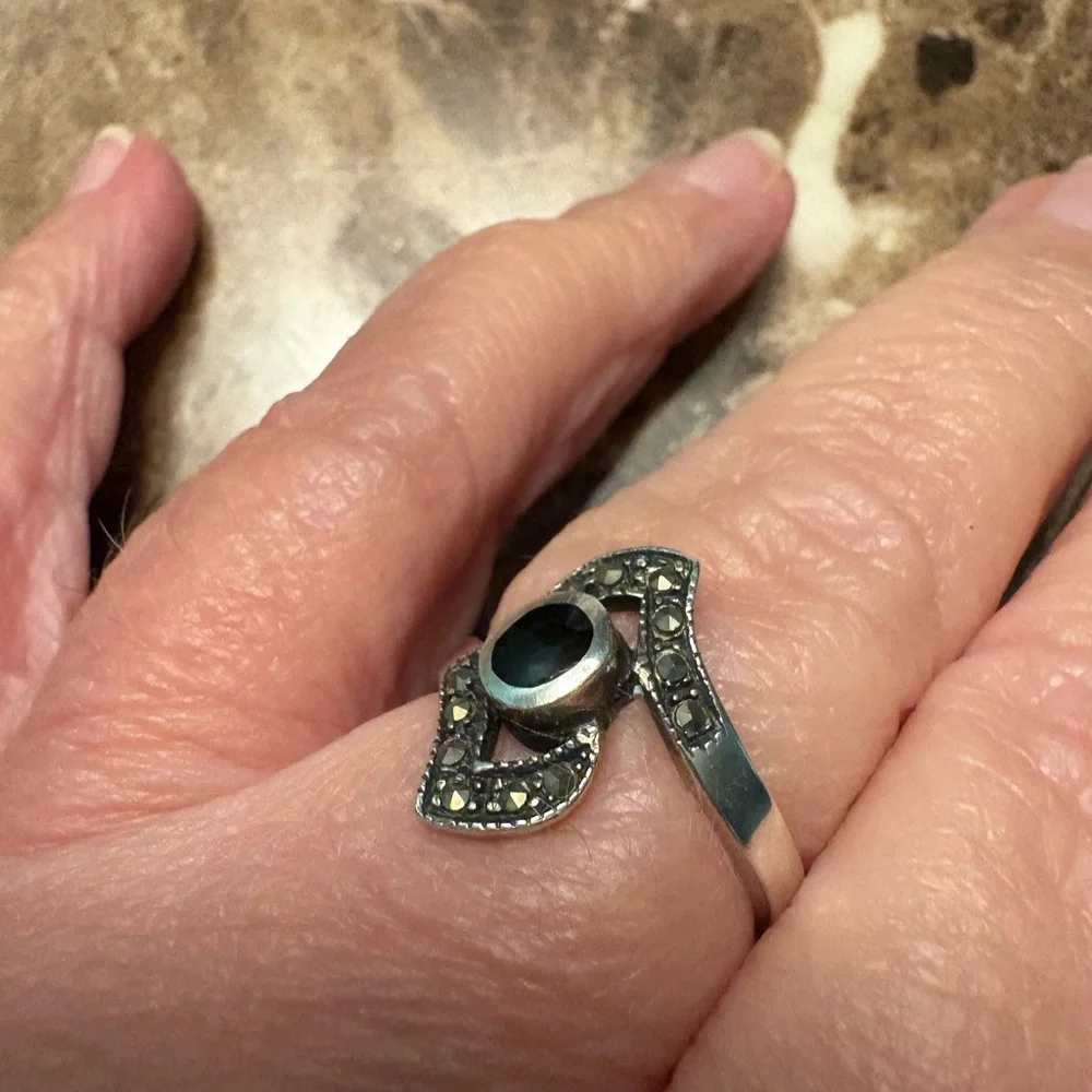 GUC stamped .925 marcasite ring size 8.5